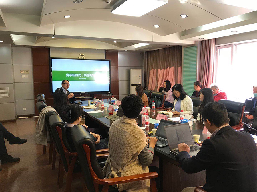 &nbsp;图4：陈亚军主任在北京大学公卫学院介绍yl88858永利集团公卫学院及儿少卫生和妇幼保健学科发展情况