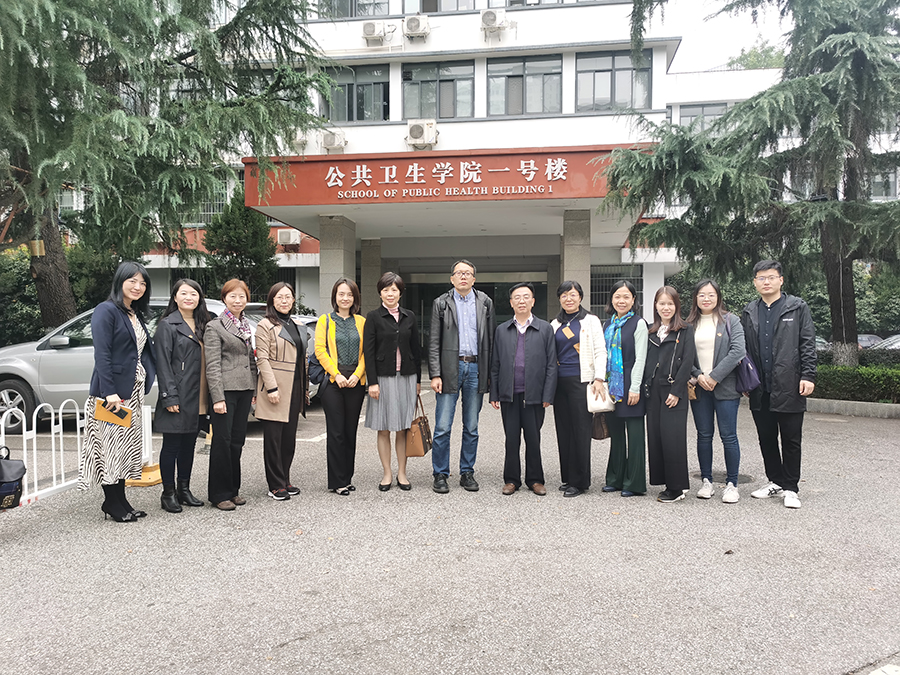 图2. 代表团与华中科技大学公卫学院部分领导师生合影留念