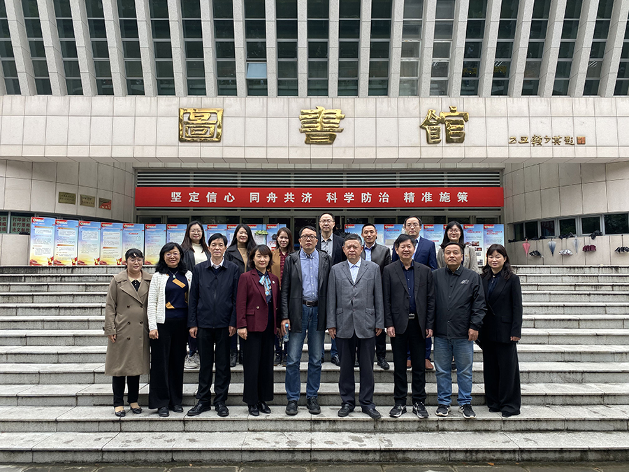 图3：代表团与安徽医科大学公共卫生学院部分领导老师合影留念